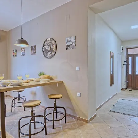 House Dragan 1980 Holiday home *