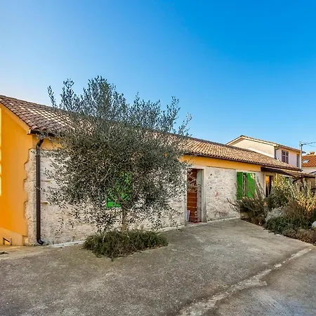 House Dragan 1980 Holiday home *